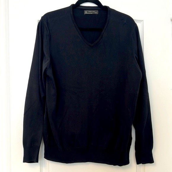 Zara men’s v-neck sweater in black - Picture 1 of 2